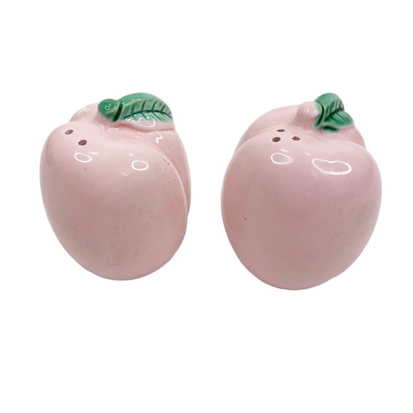 Vintage Peach Salt Pepper Shakers Japan Kitsch Hand Painted S&P Set Pink - Picture 1 of 8